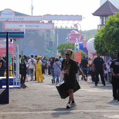 Pestapora 2024, day 3: crowd. Photograph 2 of 106 from Pestapora 2024, 2024-09-22 at Gambir Expo